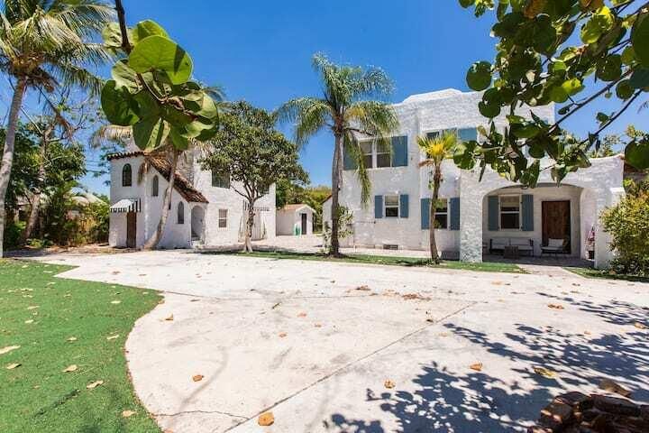 For Rent: $17,000 (7 beds, 4 baths, 3796 Square Feet)