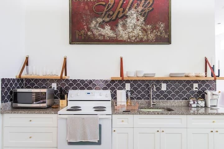 For Rent: $17,000 (7 beds, 4 baths, 3796 Square Feet)