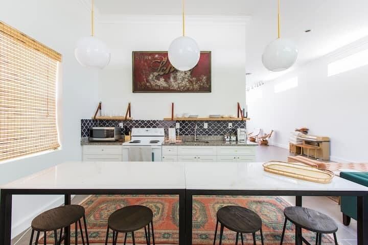 For Rent: $17,000 (7 beds, 4 baths, 3796 Square Feet)