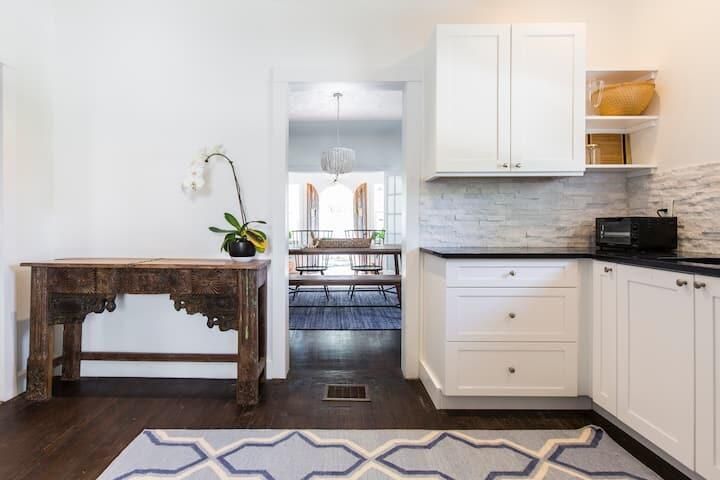 For Rent: $17,000 (7 beds, 4 baths, 3796 Square Feet)