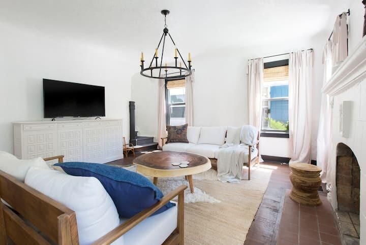 For Rent: $17,000 (7 beds, 4 baths, 3796 Square Feet)