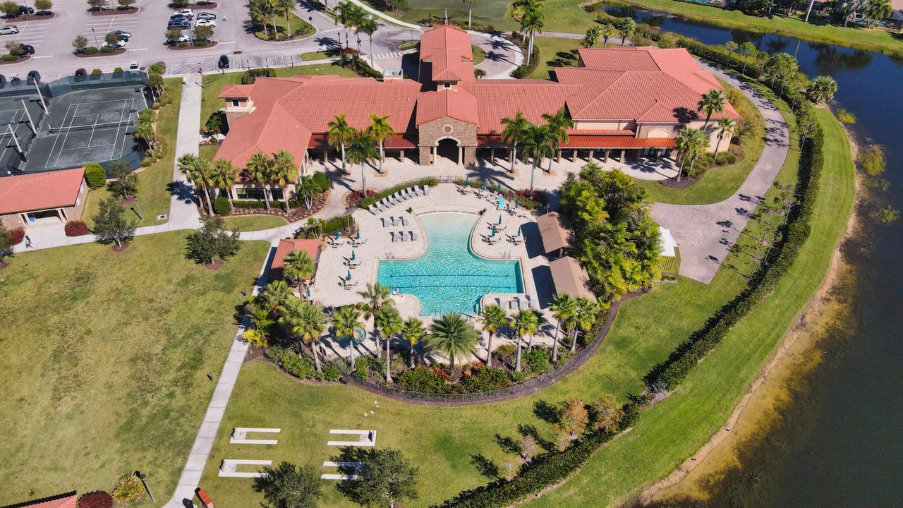 待售: $335,000 (2 贝兹, 2 浴室, 1738 平方英尺)