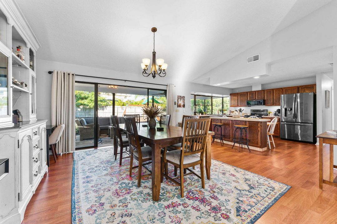 Под контрактом: $355,000 (3 спален, 2 ванн, 1782 Квадратных фут)