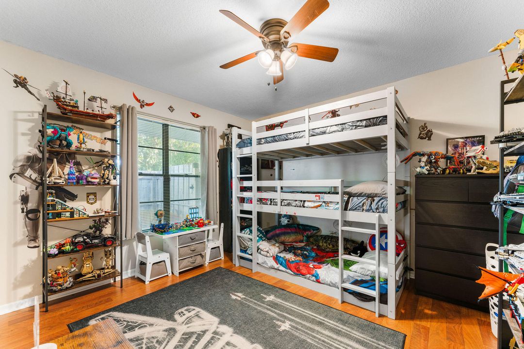 Под контрактом: $355,000 (3 спален, 2 ванн, 1782 Квадратных фут)