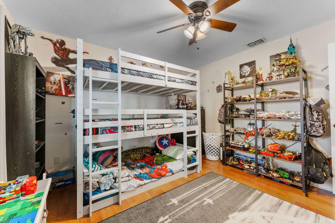 Под контрактом: $355,000 (3 спален, 2 ванн, 1782 Квадратных фут)