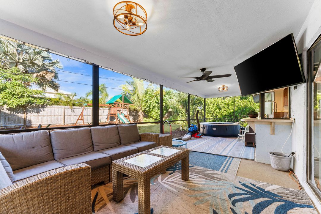 Под контрактом: $355,000 (3 спален, 2 ванн, 1782 Квадратных фут)