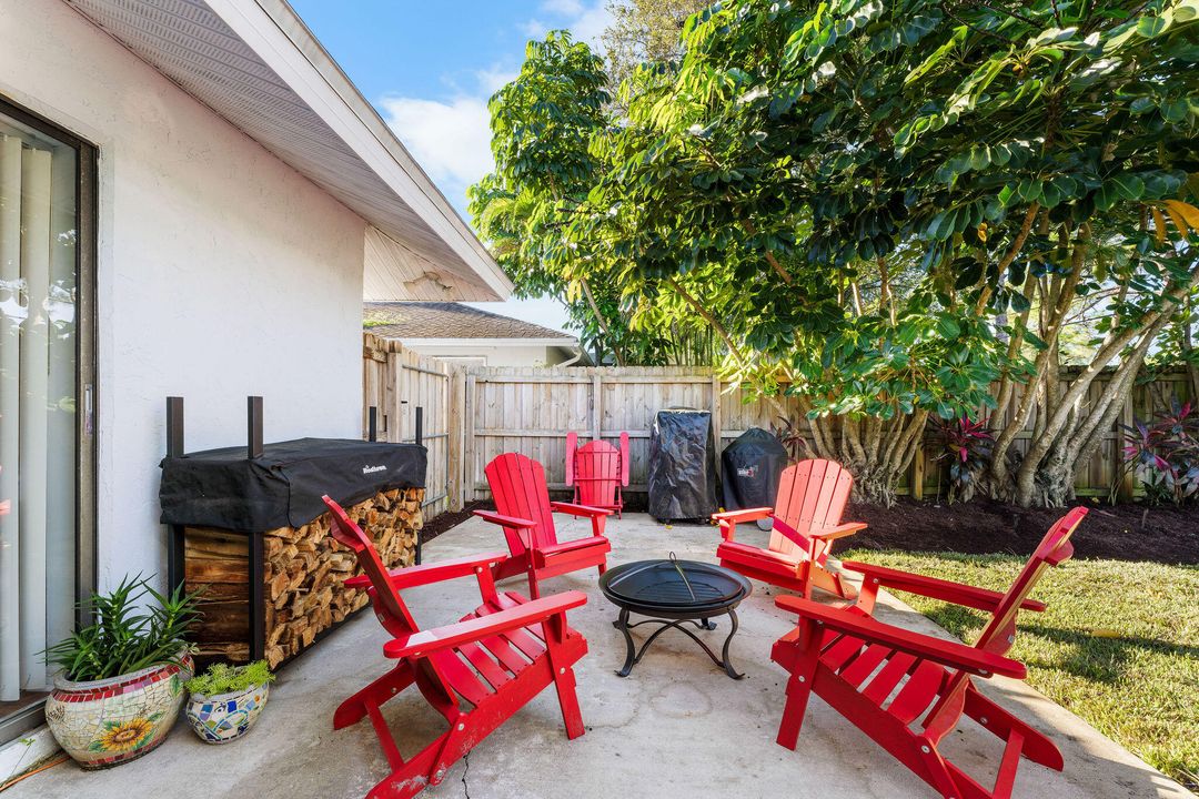 Под контрактом: $355,000 (3 спален, 2 ванн, 1782 Квадратных фут)