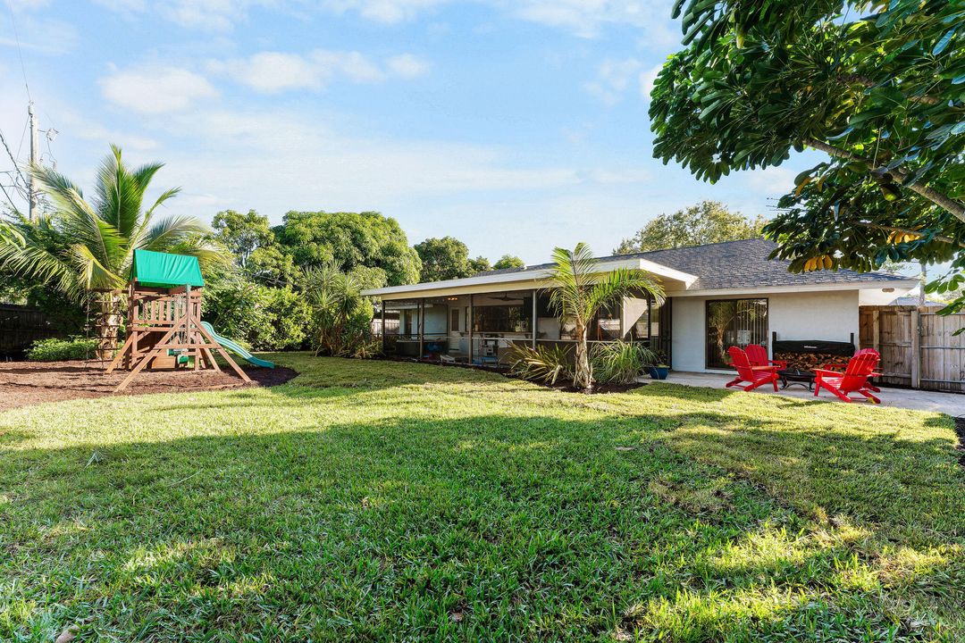 Под контрактом: $355,000 (3 спален, 2 ванн, 1782 Квадратных фут)