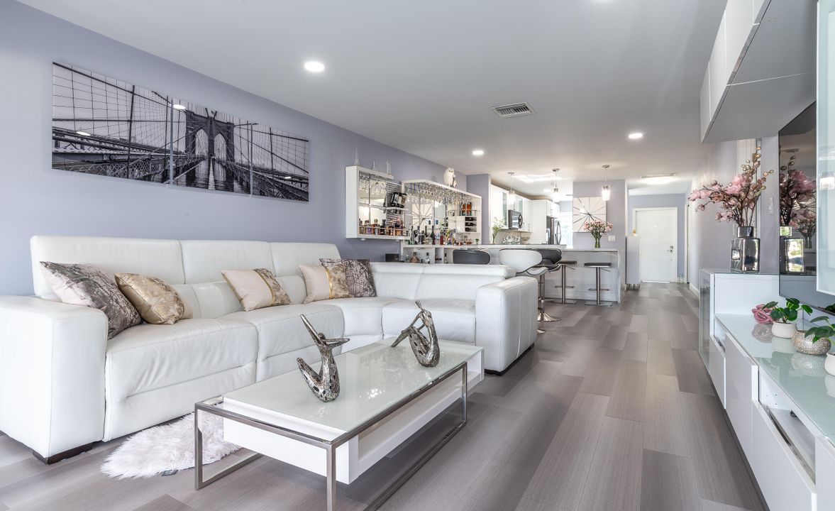 For Sale: $238,600 (2 beds, 2 baths, 1084 Square Feet)