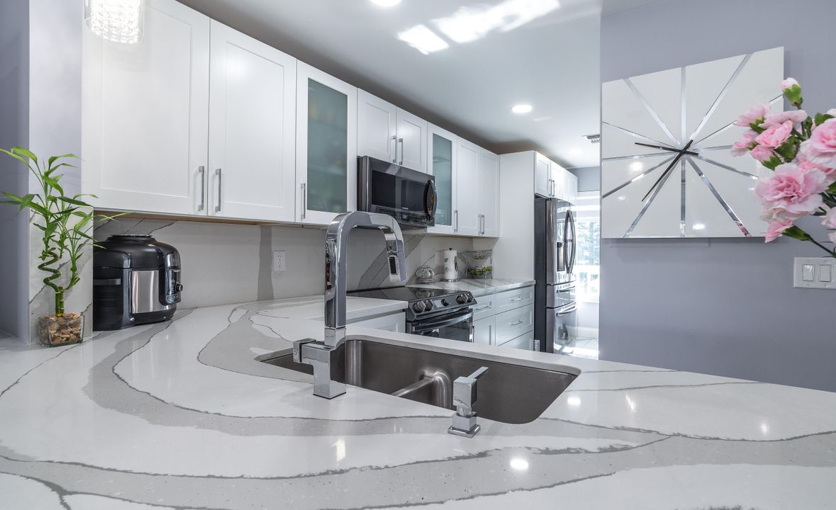 For Sale: $238,600 (2 beds, 2 baths, 1084 Square Feet)