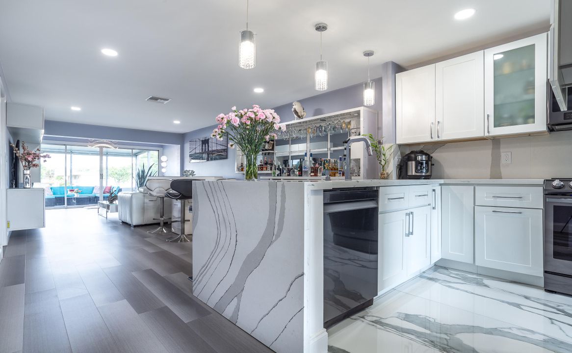 For Sale: $238,600 (2 beds, 2 baths, 1084 Square Feet)