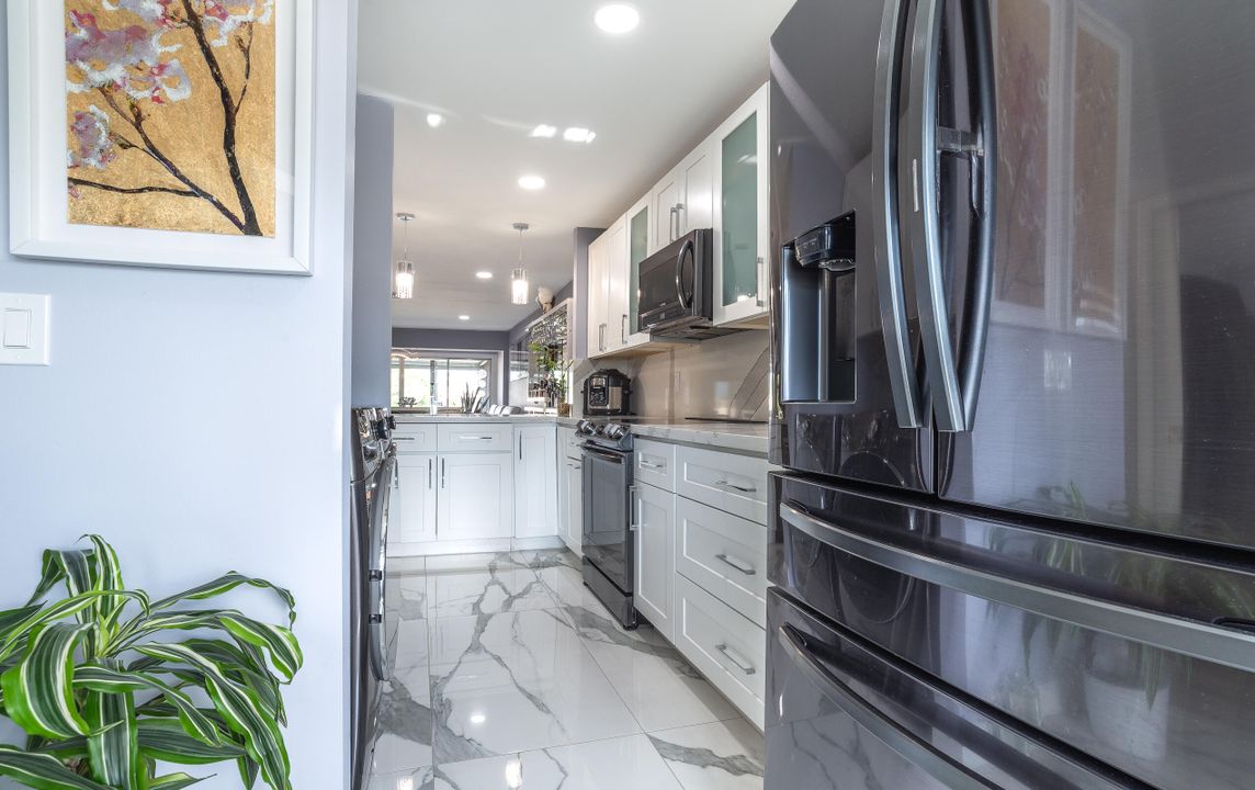 For Sale: $238,600 (2 beds, 2 baths, 1084 Square Feet)