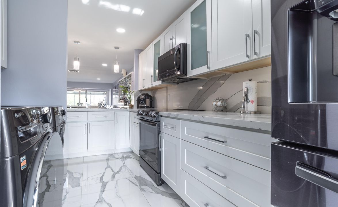 For Sale: $238,600 (2 beds, 2 baths, 1084 Square Feet)