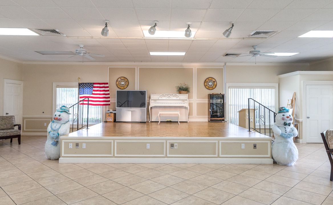 For Sale: $238,600 (2 beds, 2 baths, 1084 Square Feet)