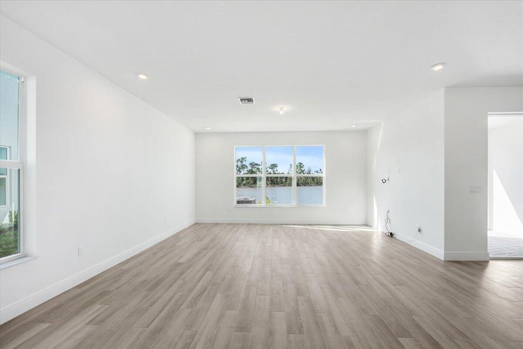 出租: $3,375 (3 贝兹, 2 浴室, 2547 平方英尺)