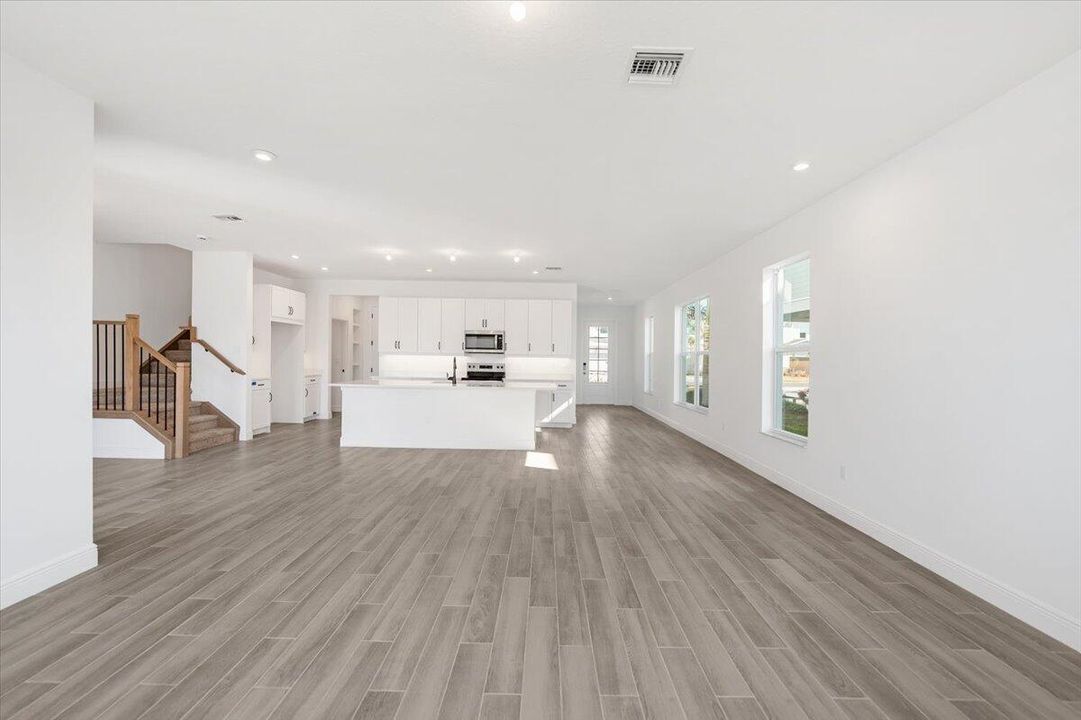 出租: $3,375 (3 贝兹, 2 浴室, 2547 平方英尺)