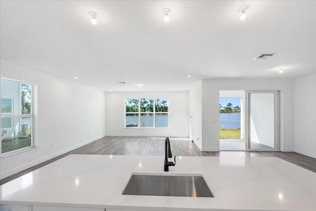 出租: $3,375 (3 贝兹, 2 浴室, 2547 平方英尺)