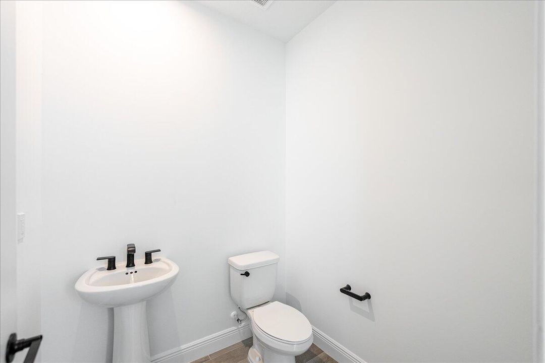 出租: $3,375 (3 贝兹, 2 浴室, 2547 平方英尺)