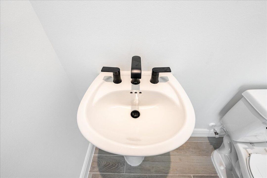 出租: $3,375 (3 贝兹, 2 浴室, 2547 平方英尺)