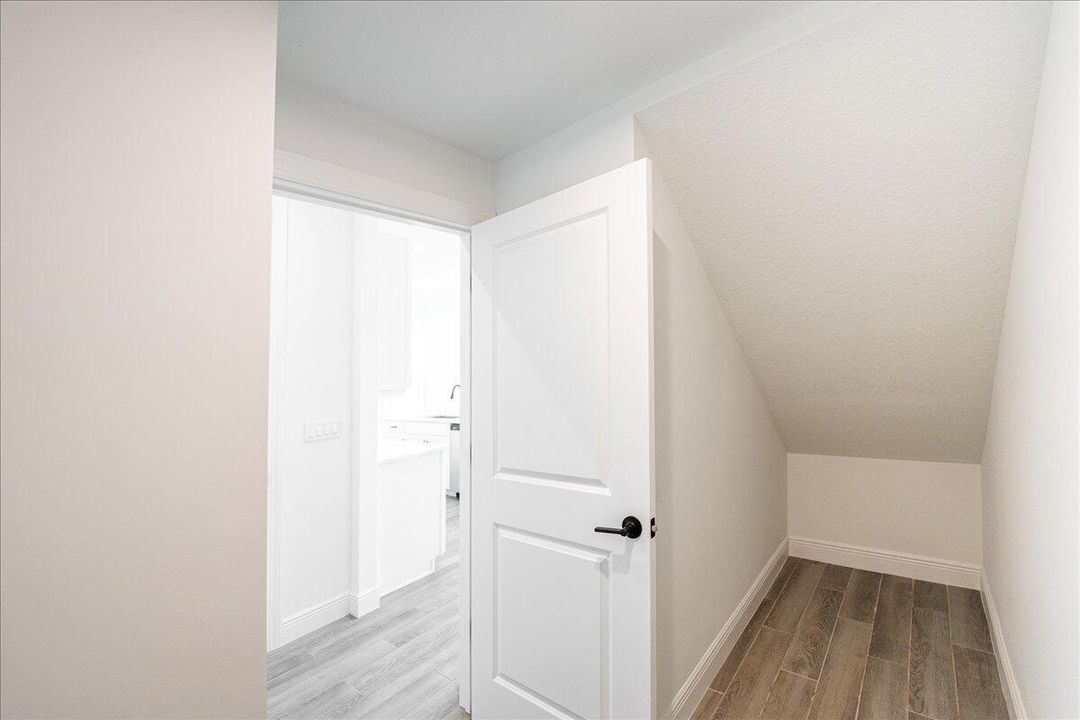 出租: $3,375 (3 贝兹, 2 浴室, 2547 平方英尺)