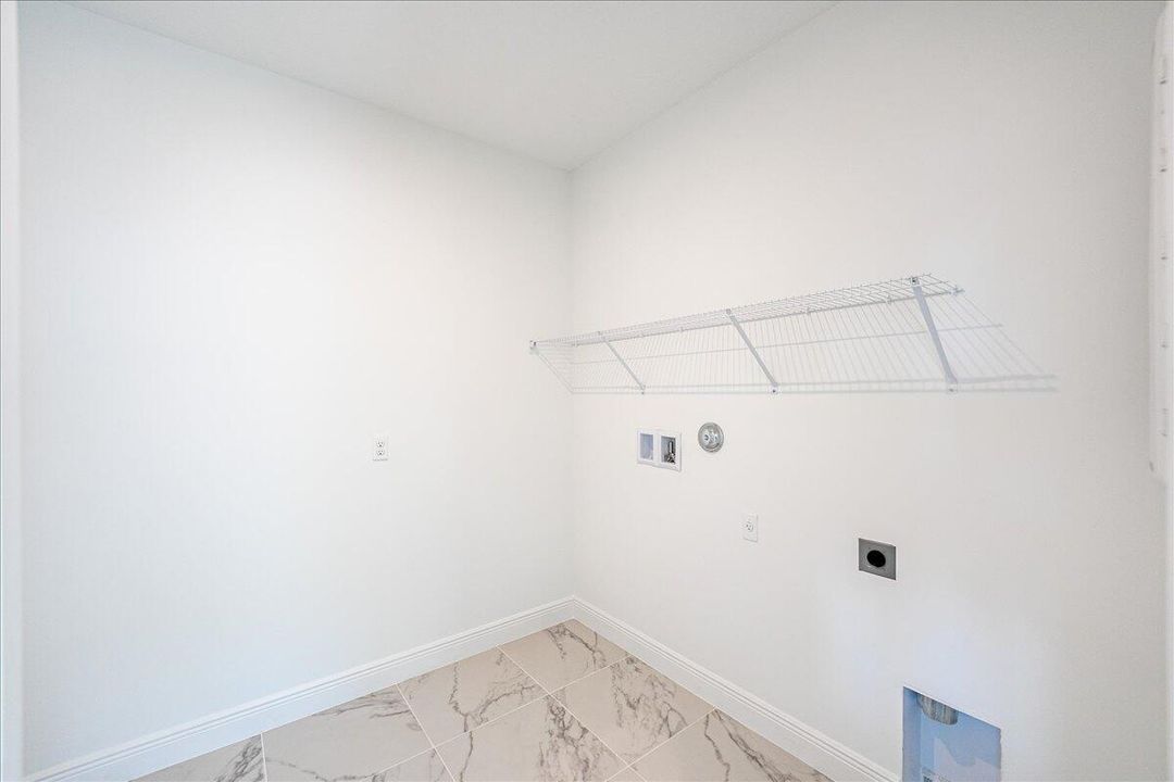 出租: $3,375 (3 贝兹, 2 浴室, 2547 平方英尺)