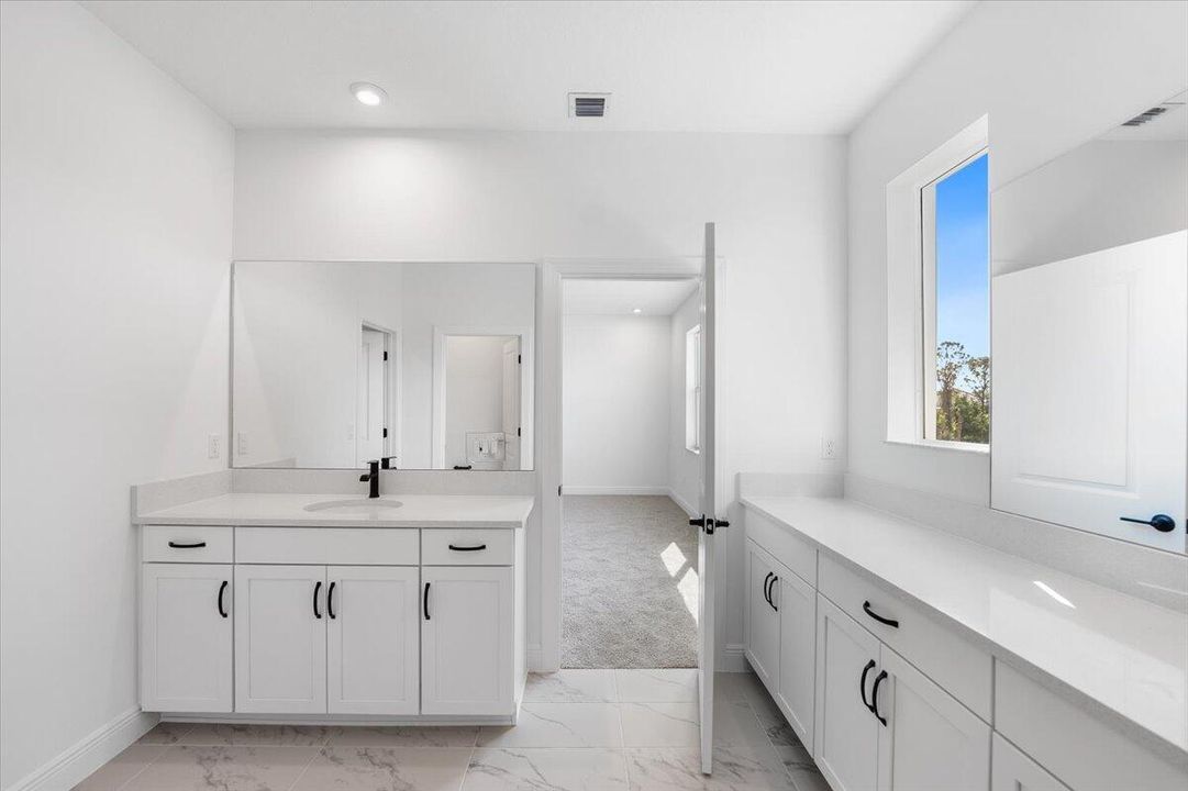 出租: $3,375 (3 贝兹, 2 浴室, 2547 平方英尺)