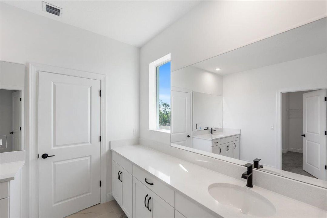 出租: $3,375 (3 贝兹, 2 浴室, 2547 平方英尺)