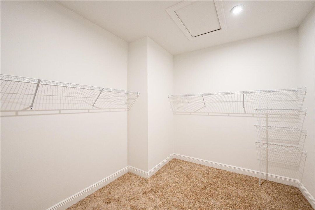 出租: $3,375 (3 贝兹, 2 浴室, 2547 平方英尺)