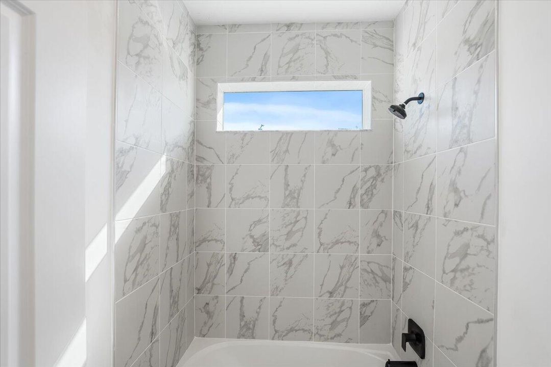 出租: $3,375 (3 贝兹, 2 浴室, 2547 平方英尺)