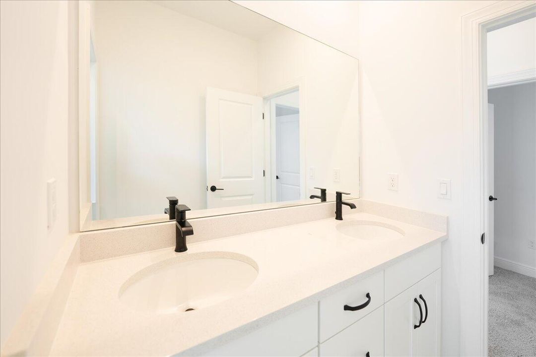 出租: $3,375 (3 贝兹, 2 浴室, 2547 平方英尺)