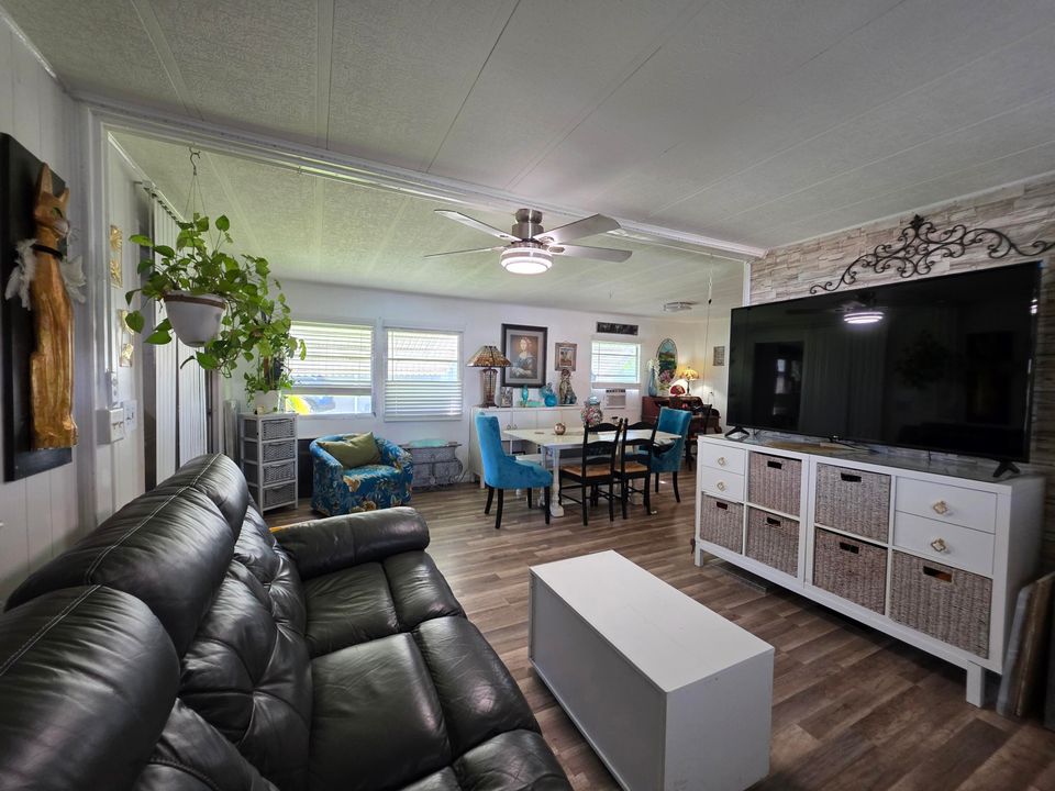 待售: $40,000 (2 贝兹, 1 浴室, 850 平方英尺)