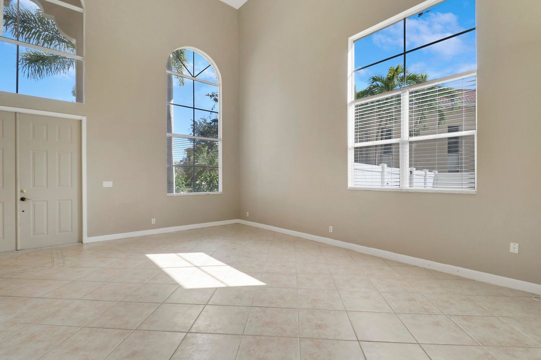 出租: $2,500 (5 贝兹, 2 浴室, 2229 平方英尺)