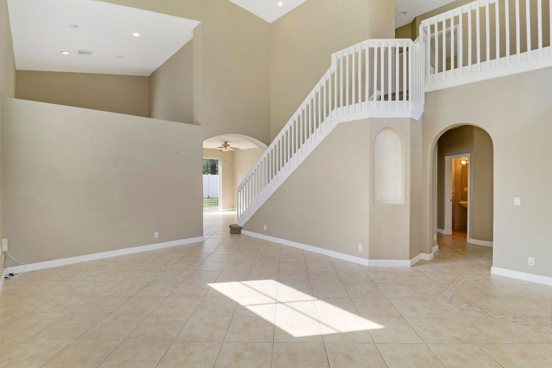 出租: $2,500 (5 贝兹, 2 浴室, 2229 平方英尺)