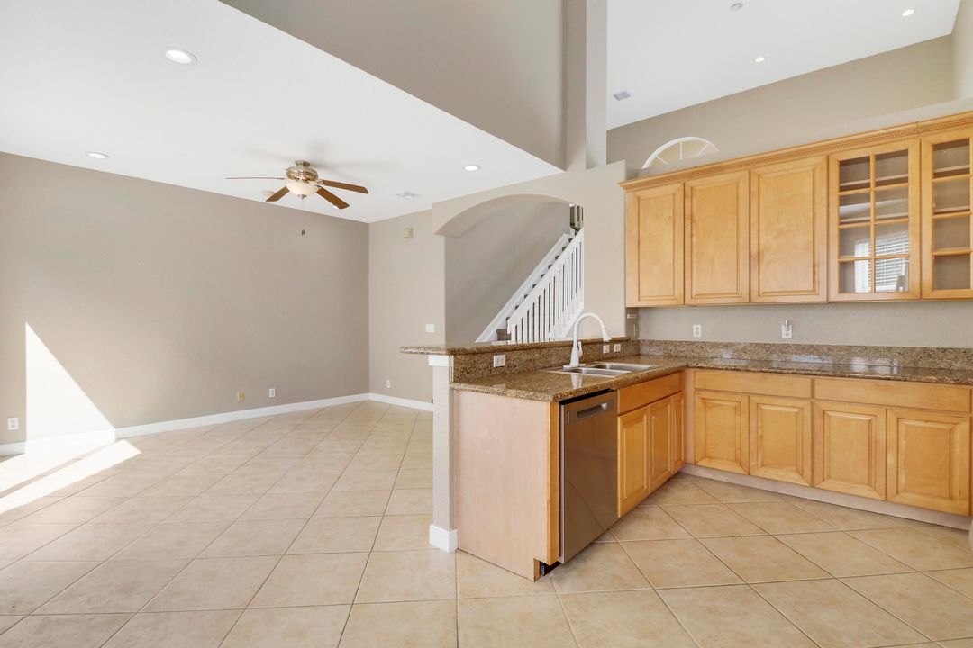 出租: $2,500 (5 贝兹, 2 浴室, 2229 平方英尺)