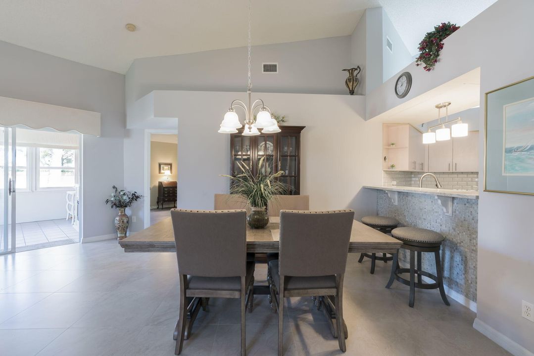 合同活跃: $315,000 (2 贝兹, 2 浴室, 1444 平方英尺)