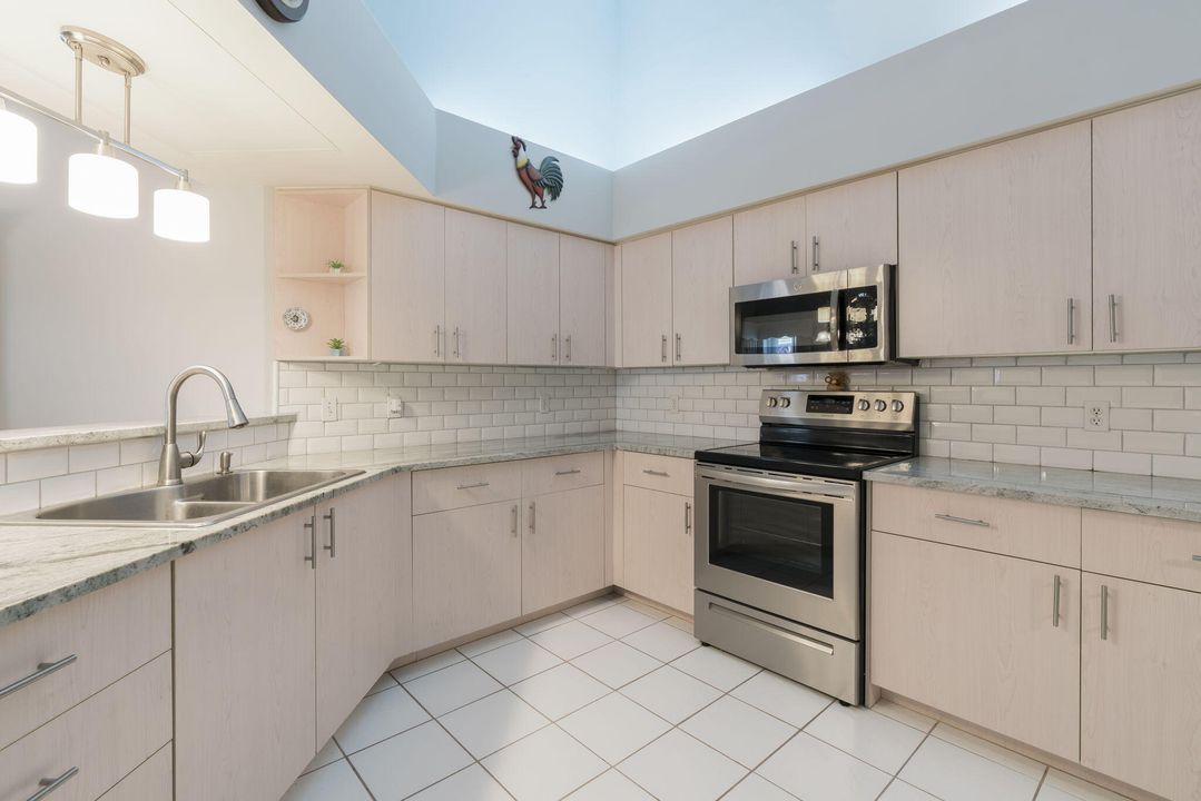 合同活跃: $315,000 (2 贝兹, 2 浴室, 1444 平方英尺)