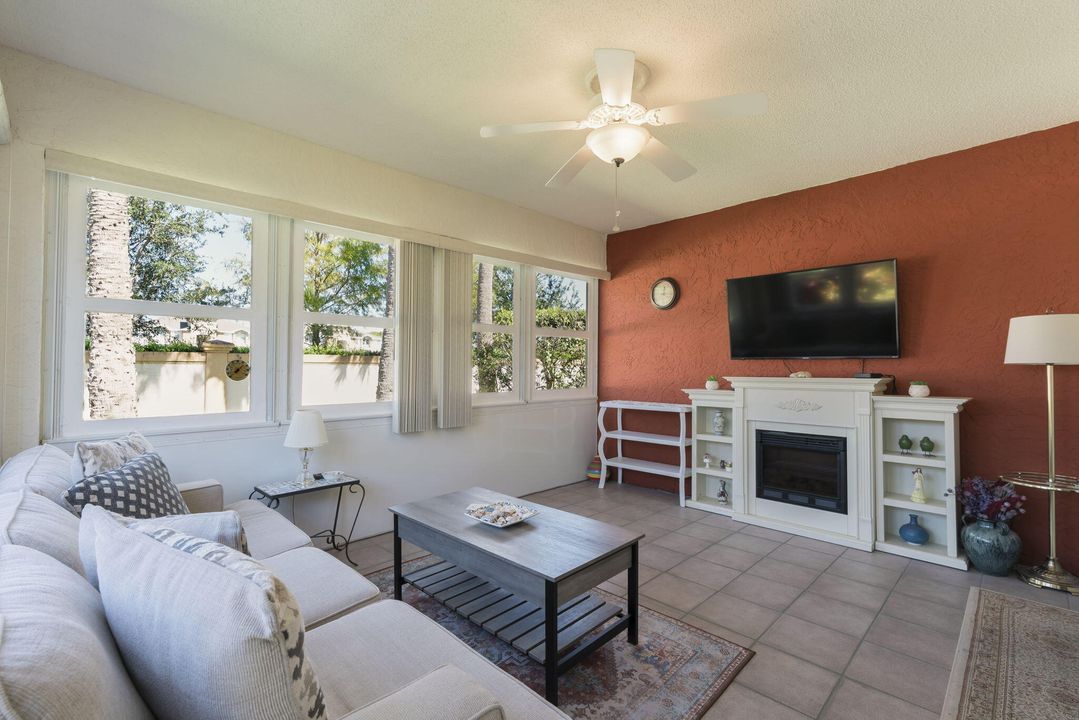 合同活跃: $315,000 (2 贝兹, 2 浴室, 1444 平方英尺)