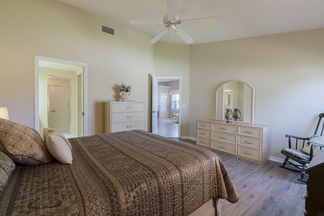 合同活跃: $315,000 (2 贝兹, 2 浴室, 1444 平方英尺)