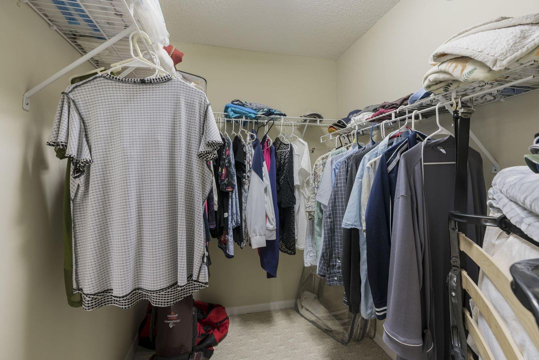 合同活跃: $315,000 (2 贝兹, 2 浴室, 1444 平方英尺)