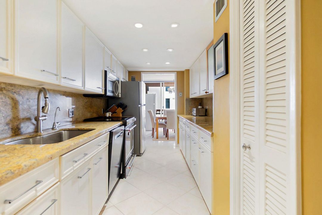 На продажу: $430,000 (2 спален, 2 ванн, 1350 Квадратных фут)