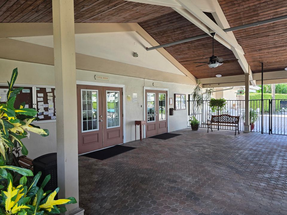 For Sale: $85,000 (2 beds, 1 baths, 894 Square Feet)