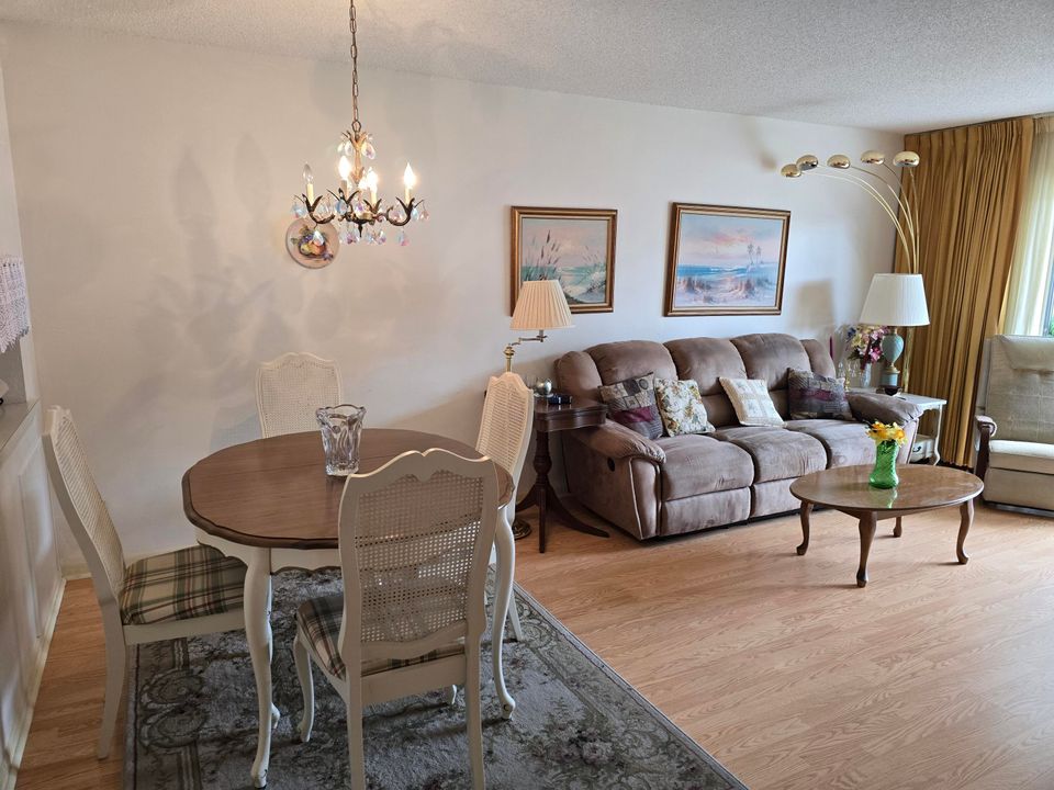 For Sale: $85,000 (2 beds, 1 baths, 894 Square Feet)