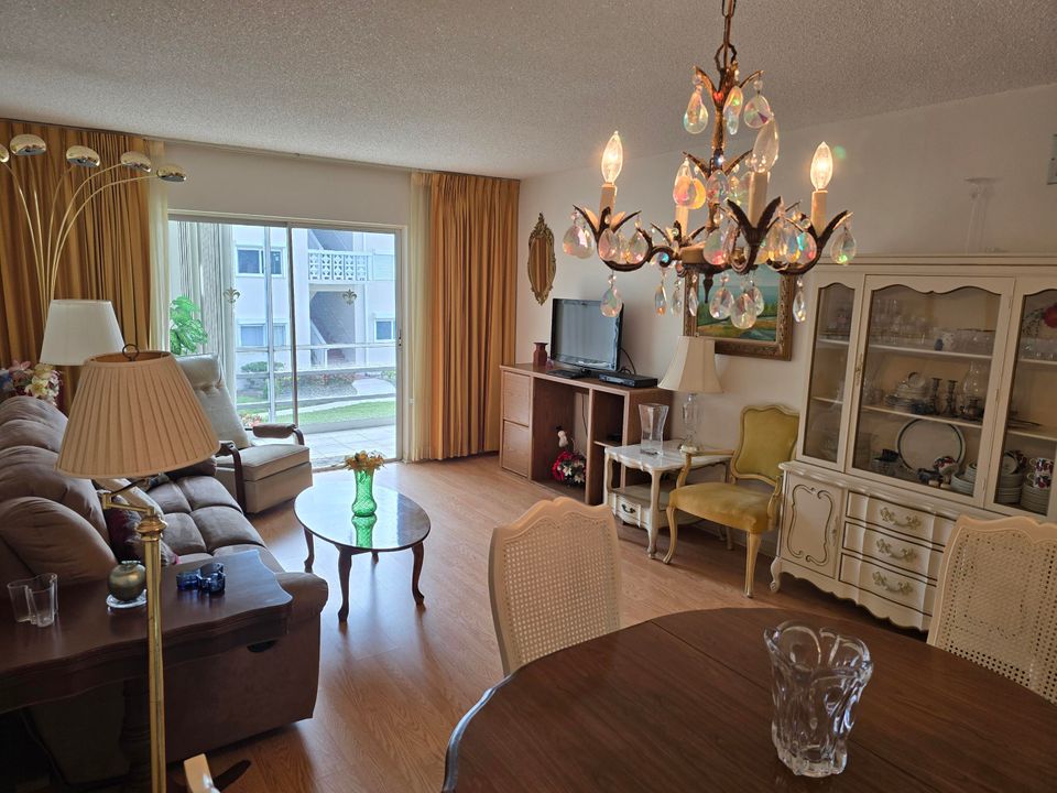 For Sale: $85,000 (2 beds, 1 baths, 894 Square Feet)