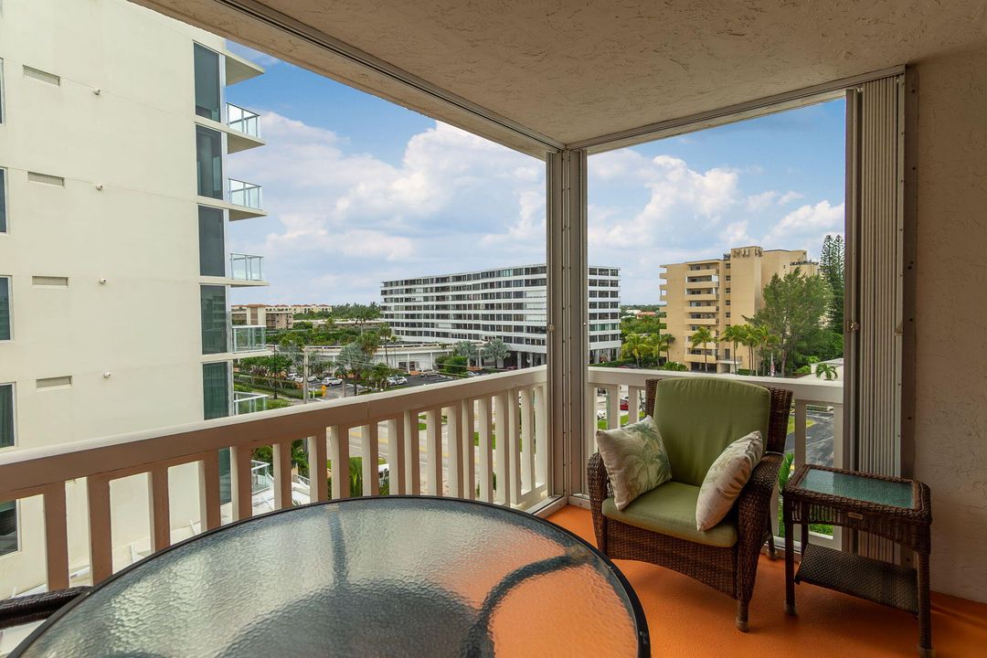 На продажу: $430,000 (2 спален, 2 ванн, 1350 Квадратных фут)