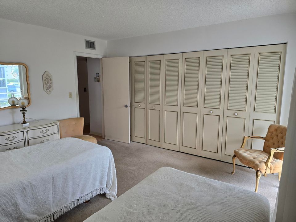 For Sale: $85,000 (2 beds, 1 baths, 894 Square Feet)