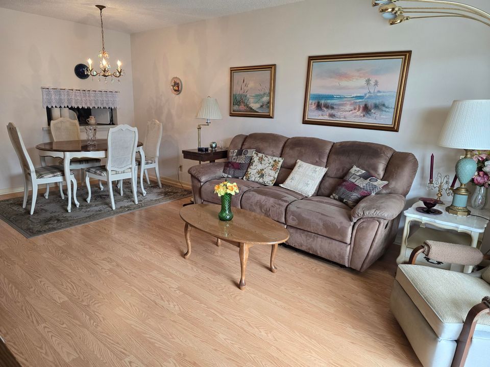 For Sale: $85,000 (2 beds, 1 baths, 894 Square Feet)