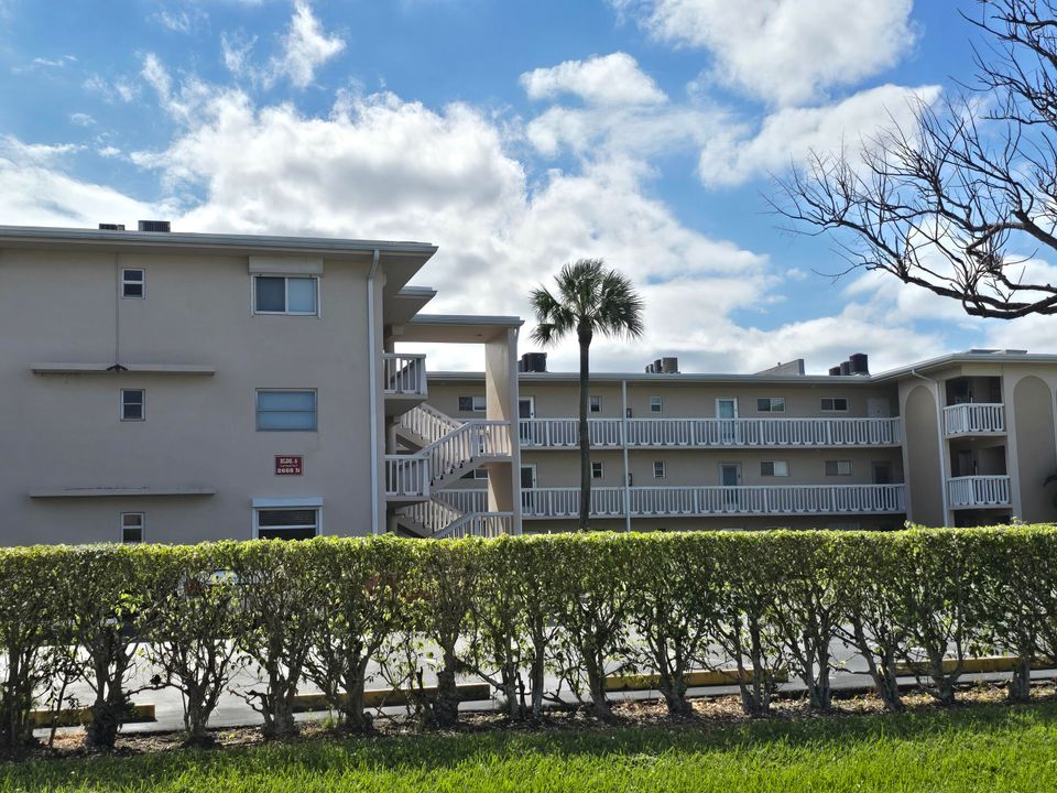 For Sale: $85,000 (2 beds, 1 baths, 894 Square Feet)