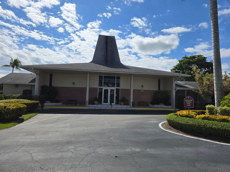 For Sale: $85,000 (2 beds, 1 baths, 894 Square Feet)