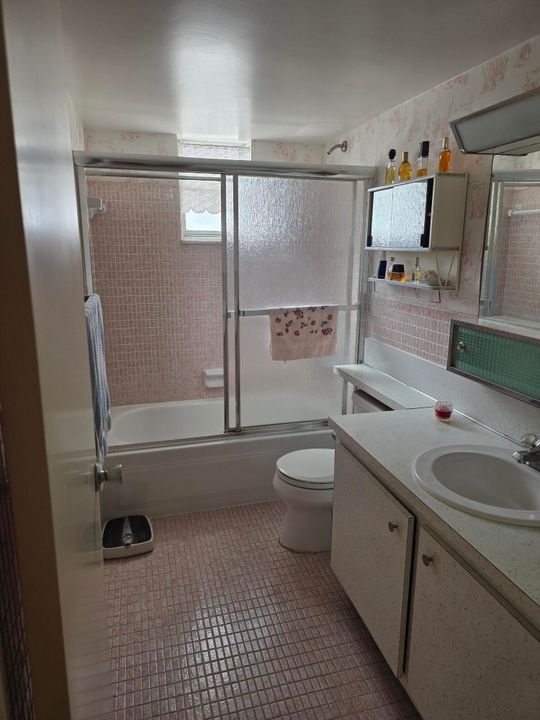 For Sale: $85,000 (2 beds, 1 baths, 894 Square Feet)