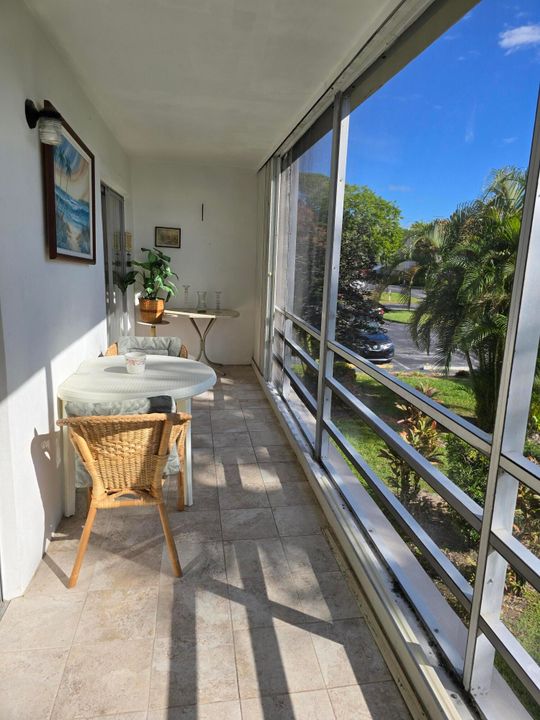 For Sale: $85,000 (2 beds, 1 baths, 894 Square Feet)